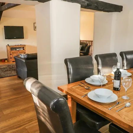 Coombe Cottage, Penrith * Low Borrowbridge